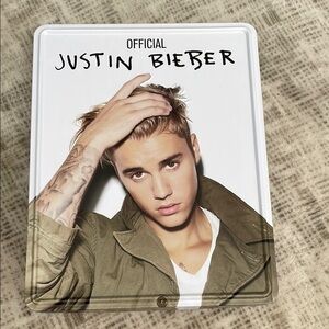 Justin Bieber Official Collectors Tin 3 Books & Posters & Stickers, Centum Fan